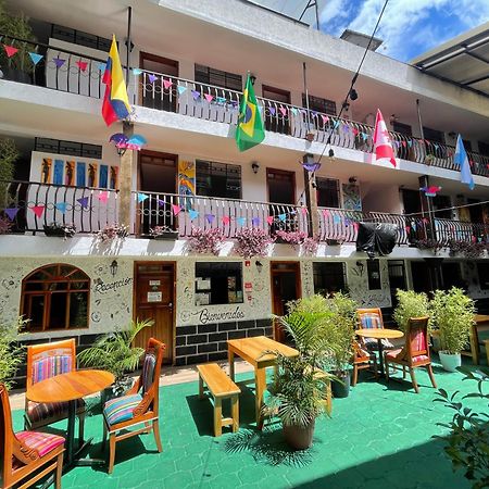 El Jardin Escondido Party Hostel بانيوس المظهر الخارجي الصورة