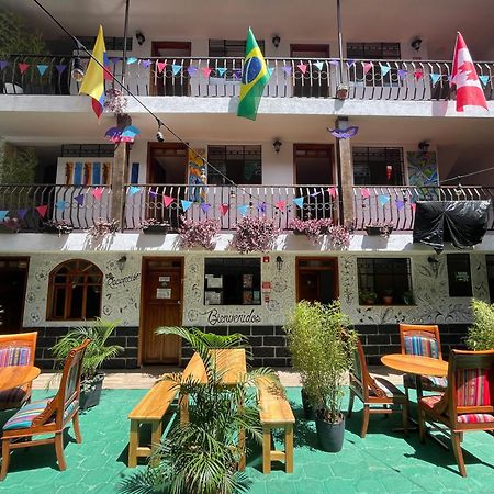 El Jardin Escondido Party Hostel بانيوس المظهر الخارجي الصورة