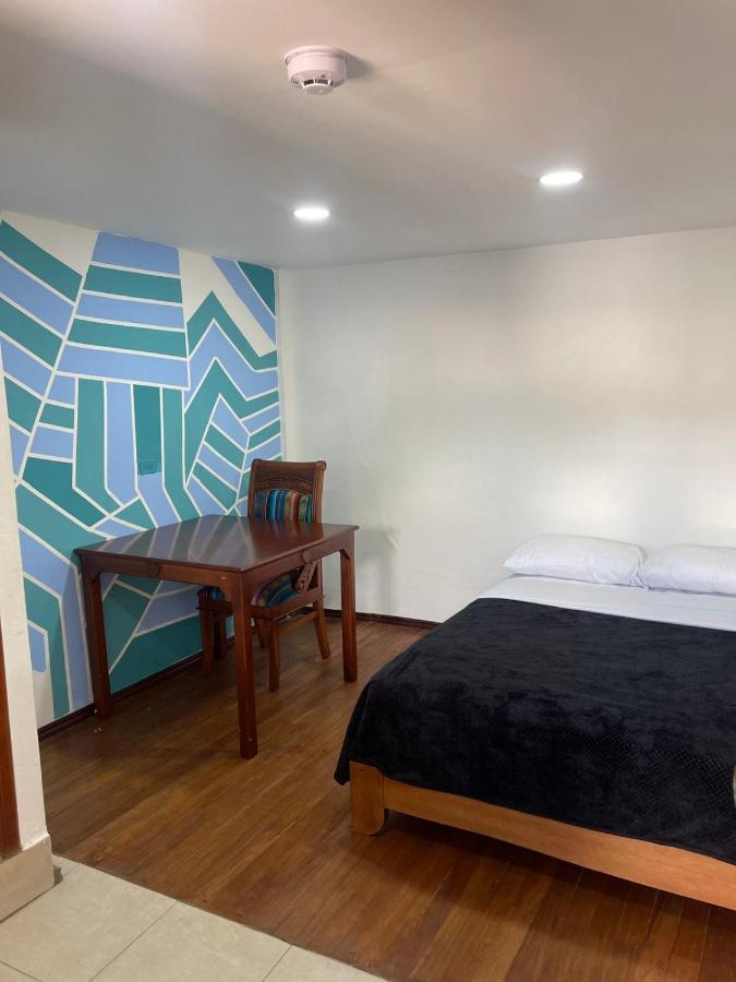 El Jardin Escondido Party Hostel بانيوس المظهر الخارجي الصورة