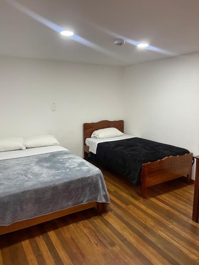 El Jardin Escondido Party Hostel بانيوس المظهر الخارجي الصورة