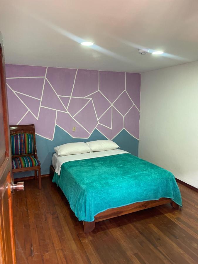 El Jardin Escondido Party Hostel بانيوس المظهر الخارجي الصورة