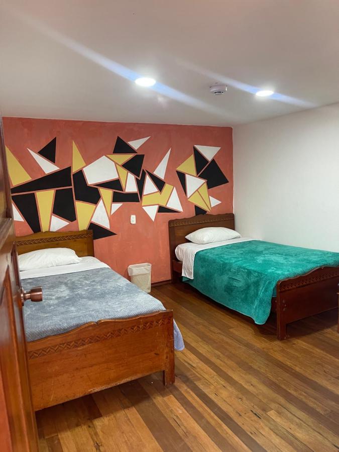 El Jardin Escondido Party Hostel بانيوس المظهر الخارجي الصورة