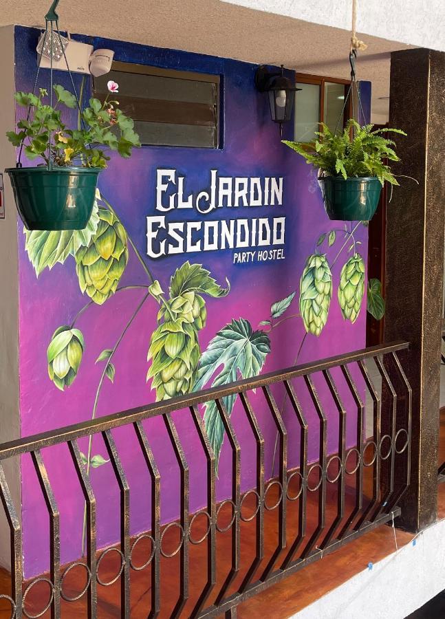 El Jardin Escondido Party Hostel بانيوس المظهر الخارجي الصورة