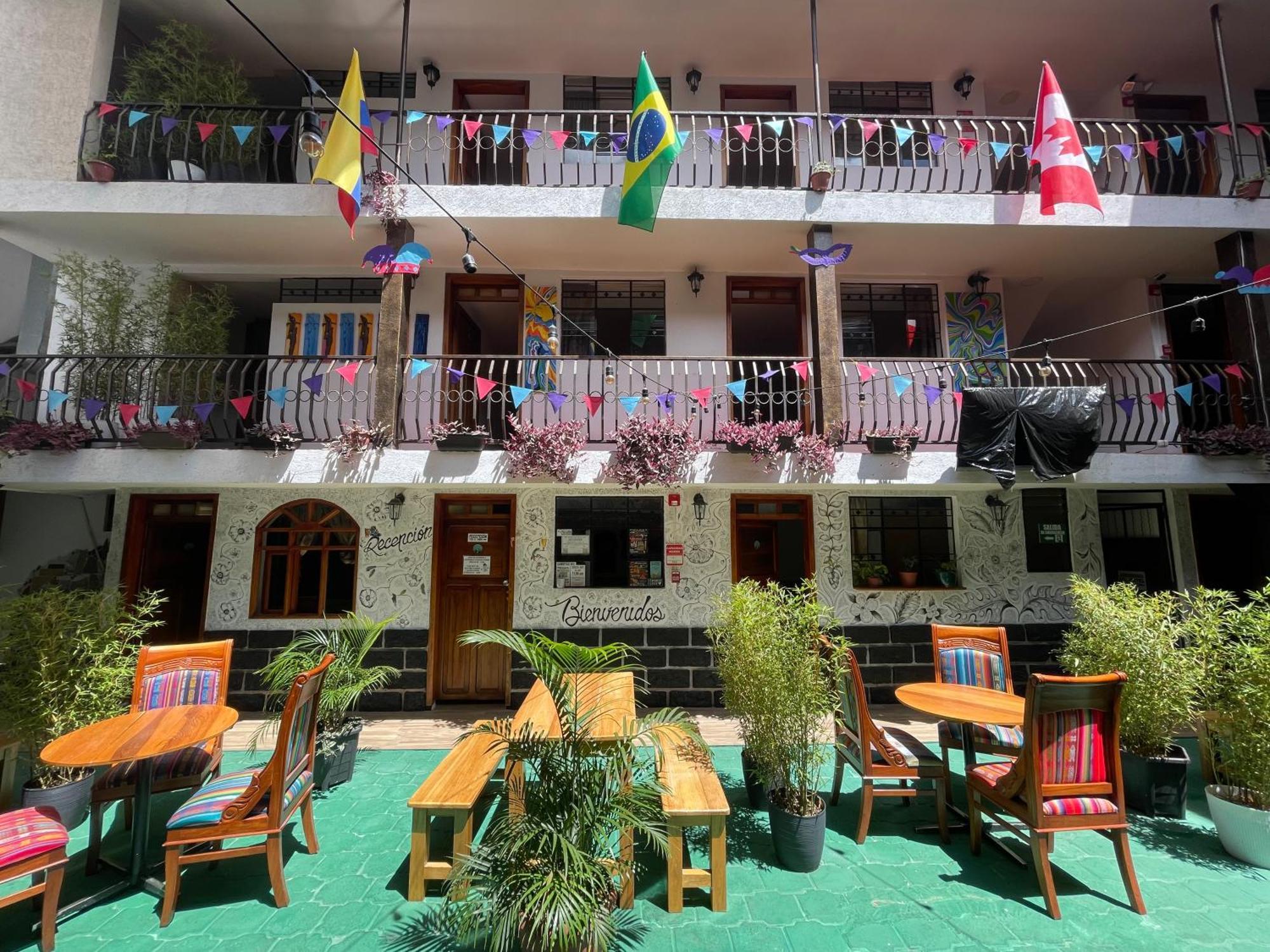 El Jardin Escondido Party Hostel بانيوس المظهر الخارجي الصورة