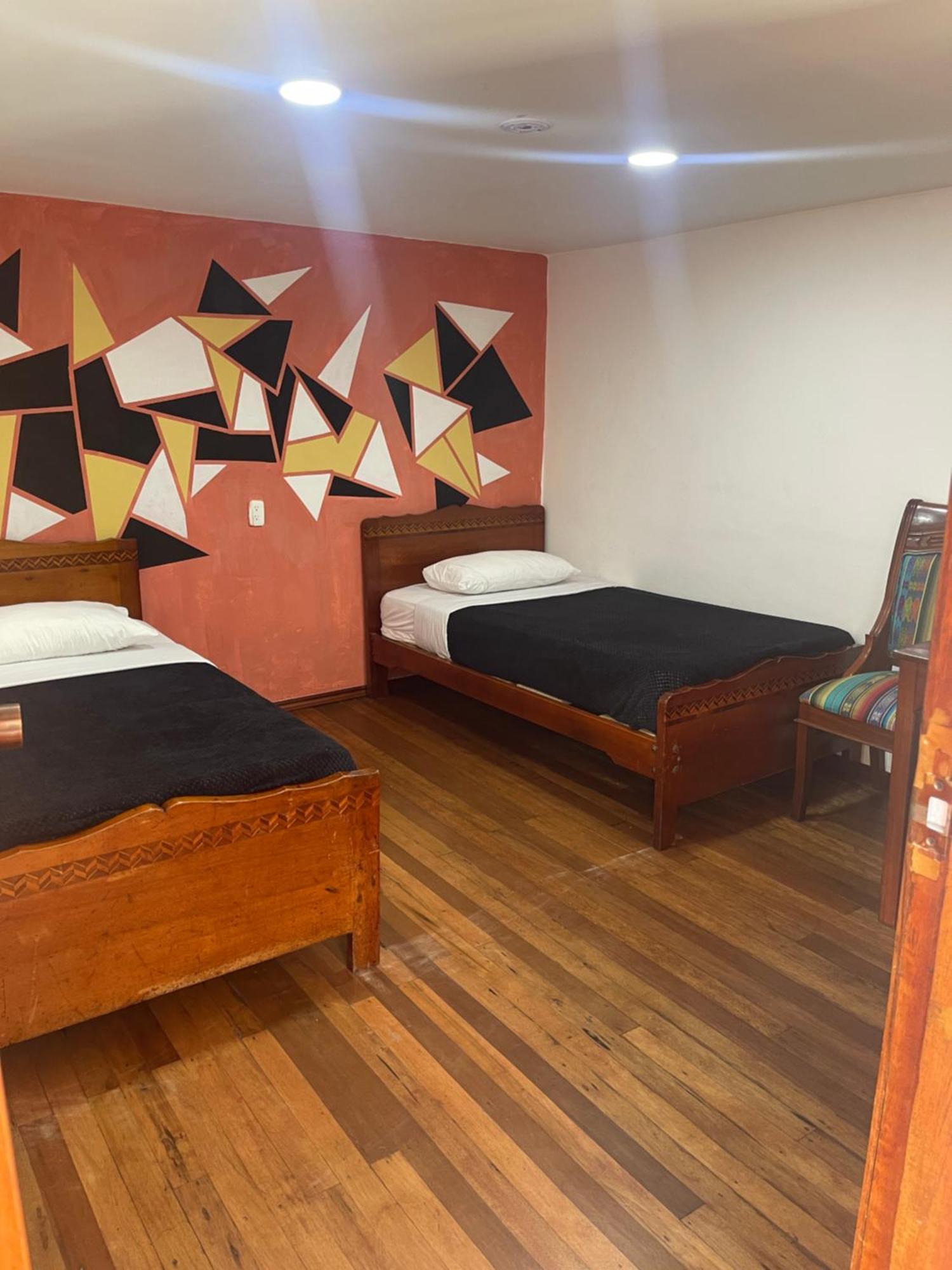 El Jardin Escondido Party Hostel بانيوس المظهر الخارجي الصورة