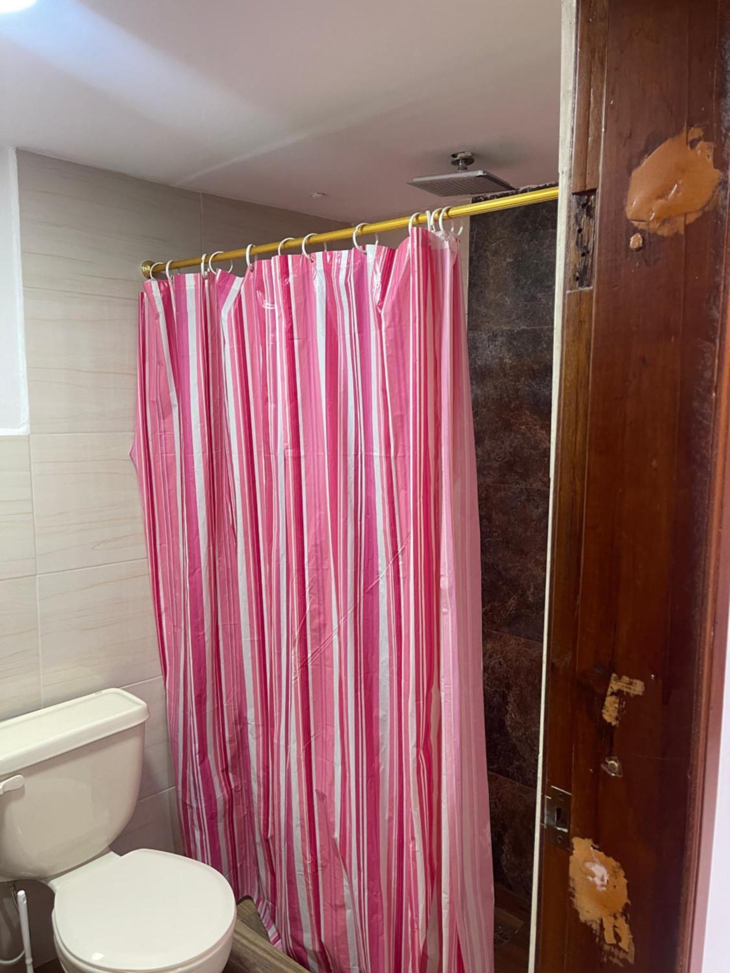 El Jardin Escondido Party Hostel بانيوس المظهر الخارجي الصورة