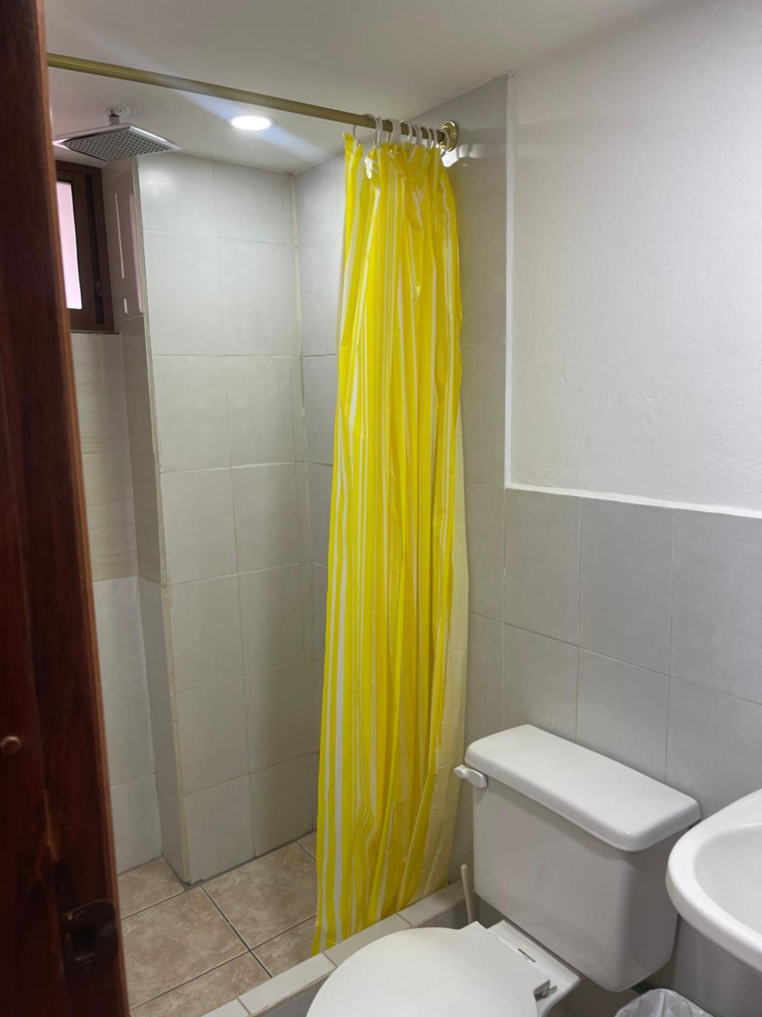 El Jardin Escondido Party Hostel بانيوس المظهر الخارجي الصورة