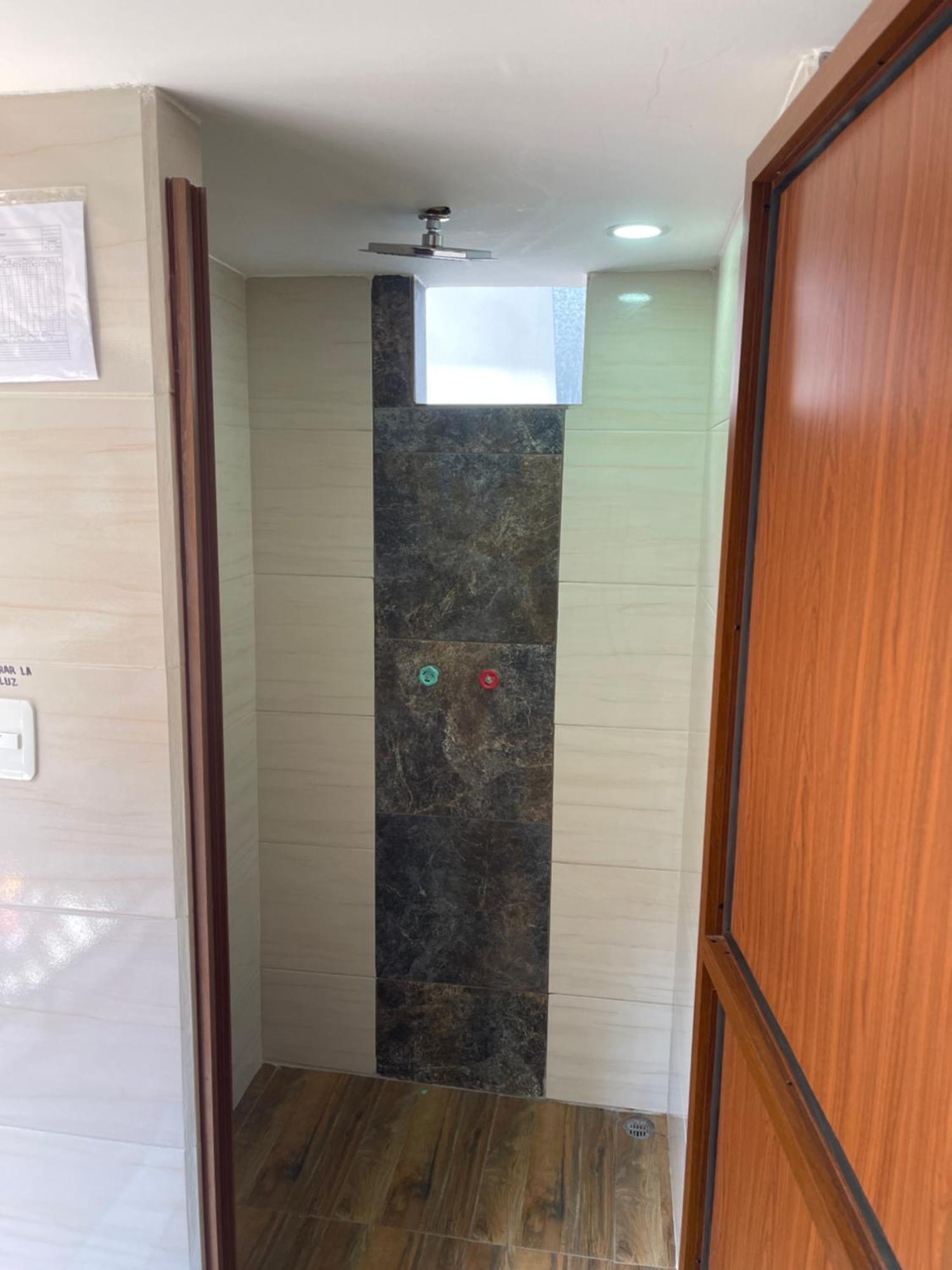 El Jardin Escondido Party Hostel بانيوس المظهر الخارجي الصورة