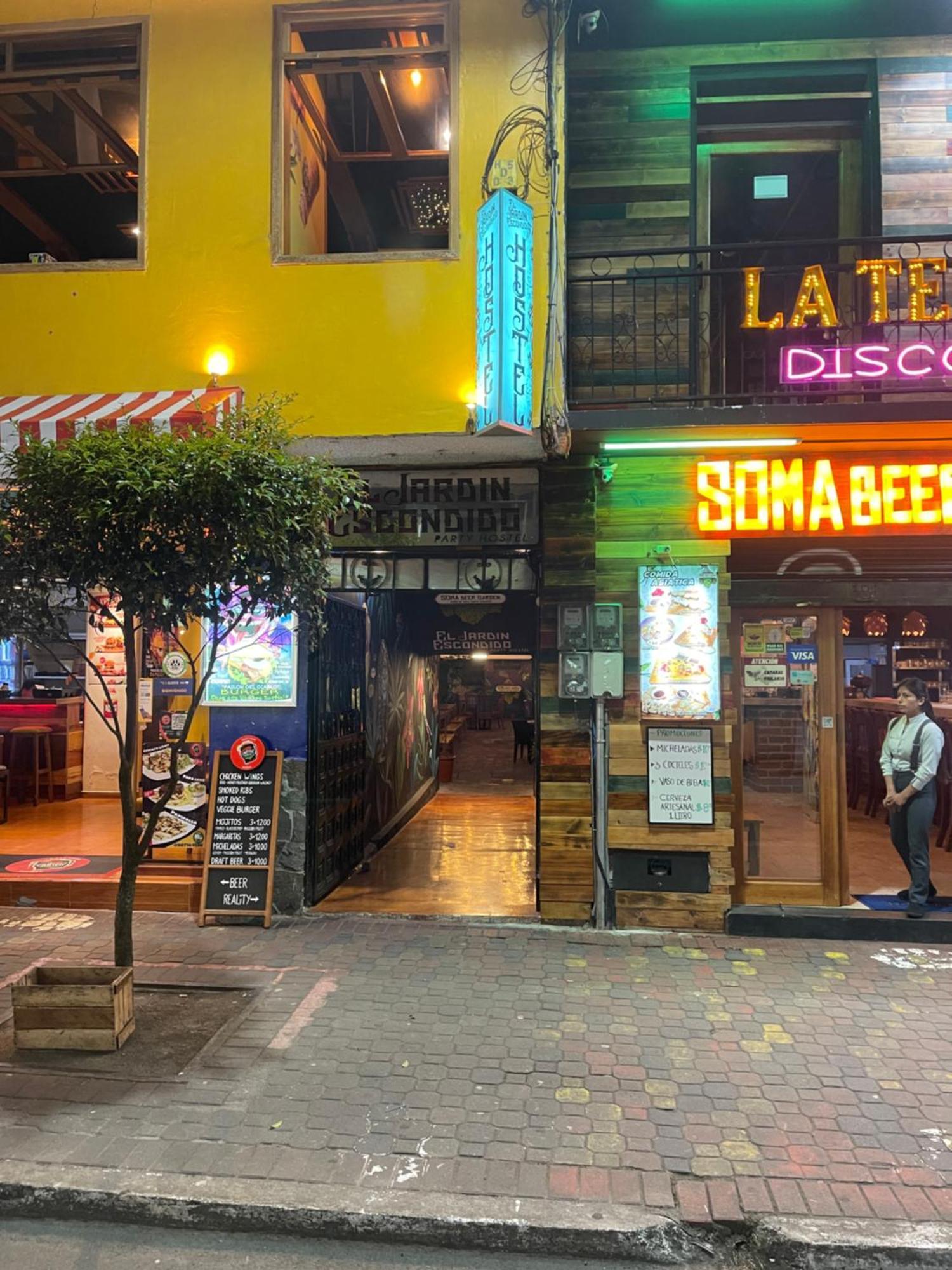 El Jardin Escondido Party Hostel بانيوس المظهر الخارجي الصورة