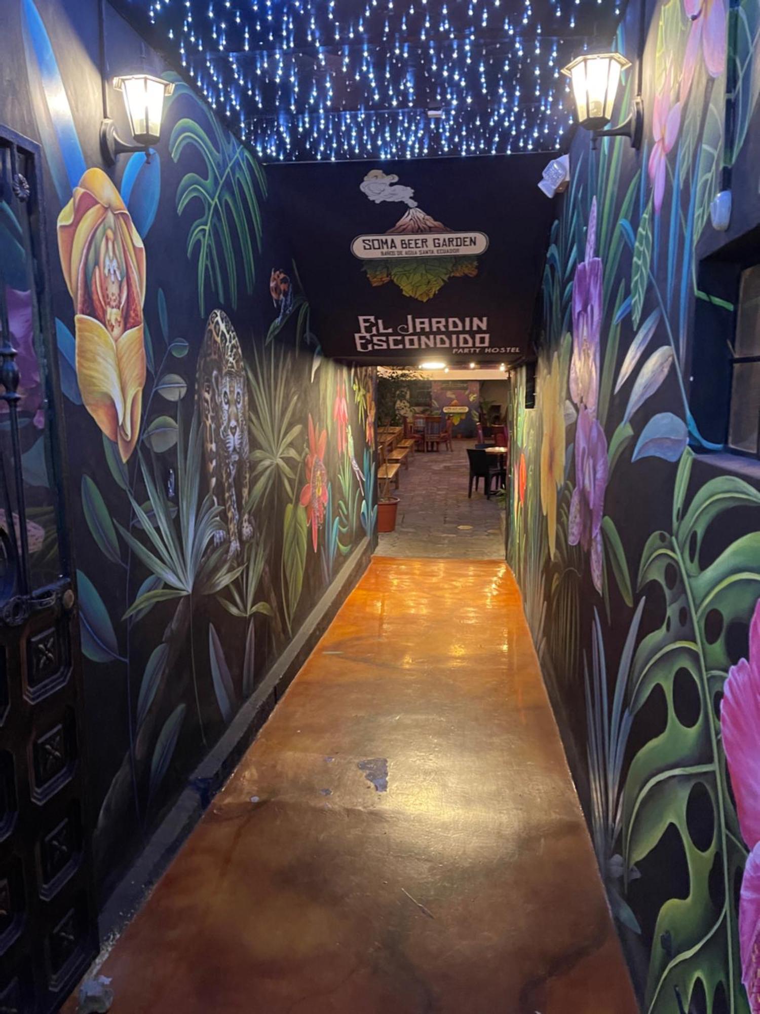 El Jardin Escondido Party Hostel بانيوس المظهر الخارجي الصورة