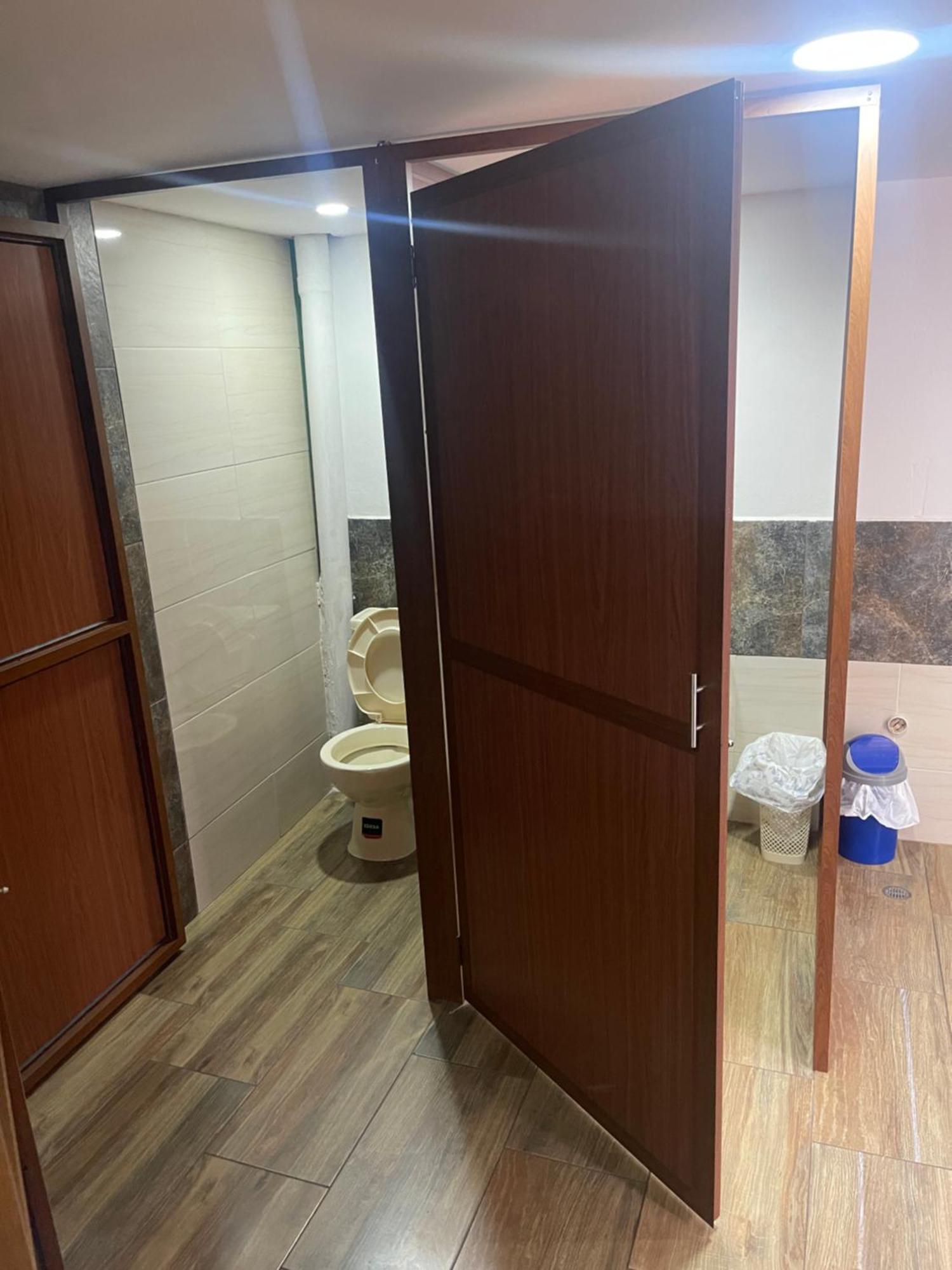 El Jardin Escondido Party Hostel بانيوس المظهر الخارجي الصورة
