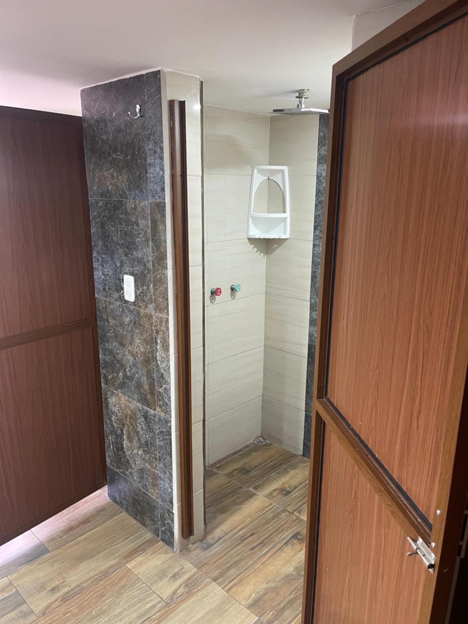 El Jardin Escondido Party Hostel بانيوس المظهر الخارجي الصورة